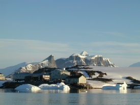 Украинская антарктическая станция «Академик Вернадский» на острове Галиндез