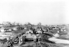Танкова колона в районі Проскурова, весною 1944 р.