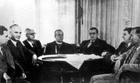 Члены правительства Карпатской Украины (слева направо): Долинай, К. Лысюк, А. Штефан, А президент. Волошин, премьер Ю. Ревай,