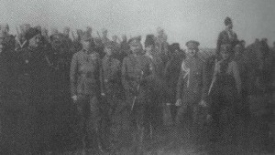 Украинцы и немцы во время наступления на Крым. В центре - П. Болбачана. Апрель 1918