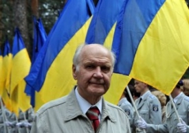 І. Юхновський - голова першої опозиційної групи в українському парламенті