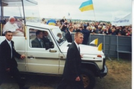 Папа Римський Іван Павло II під час візиту в Україну. 2001