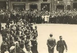Львовяне в ожидании провозглашения Акта восстановления государственности, 30 июня 1941 г.