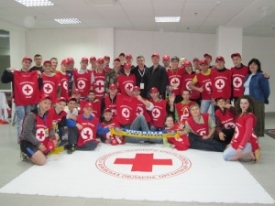Волонтеры Общества Красного Креста в Украине