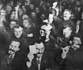 XV съезд ВКП (б). На переднем плане слева направо: О. Рыков, Г. Скрипник, Сталин, 1927 г.