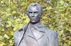 Памятник Т.г.шевченко в Ялте