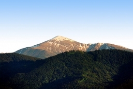 Говерла - высочайшая вершина Украинских Карпат и самая высокая точка Украины, высота 2061 м.