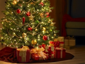 Главная традиция праздника Рождества есть обычай устанавливать в домах наряженные елки
