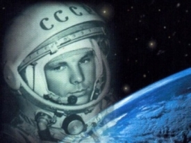 12 квітня в 1961 році Юрій Олексійович Гагарін вперше в світі здійснив орбітальний обліт Землі, який тривав 108 хвилин.