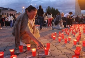 Всекримський траурний мітинг пам\'яті жертв депортації зібрав близько 30 тисяч осіб. фото: day.kiev.ua