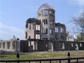 Дом в японском городе Хиросиме, подвергшийся атомной бомбардировке 6 августа 1945 года